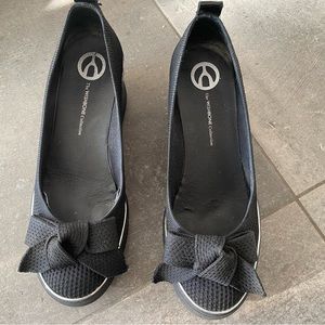 Size 11 wishbone collection wedge heel. Fits more like a 10.5, worn only twice